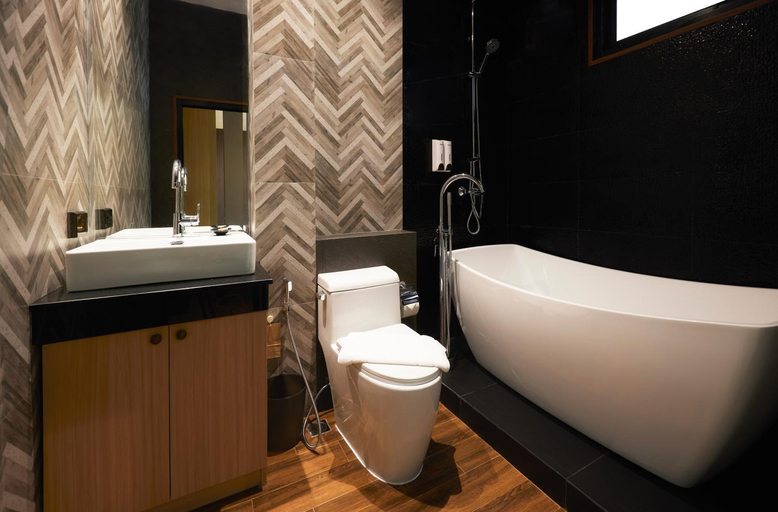 Bathroom 3, Sand Dollar Boutique Hotel, Sattahip