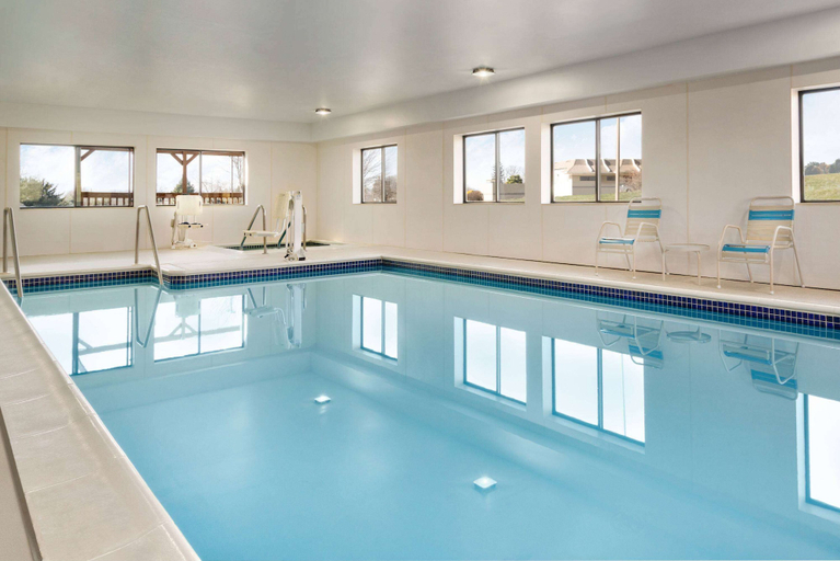 Sport & Beauty 5, Super 8 by Wyndham Chambersburg I-81, Franklin