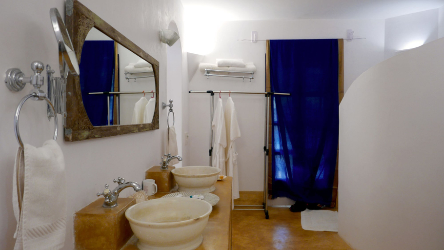 Bathroom 5, Sur La Mer, North Goa
