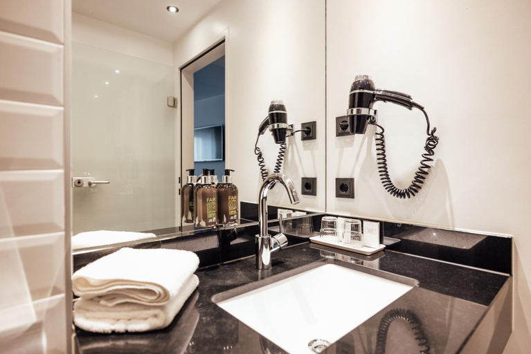 Bathroom 5, Hotel Grauer Bar, Innsbruck
