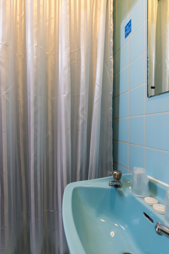 Bathroom 4, Aquarius Hotel, London