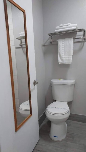 Bathroom 4, Regency Inn Norco, Riverside