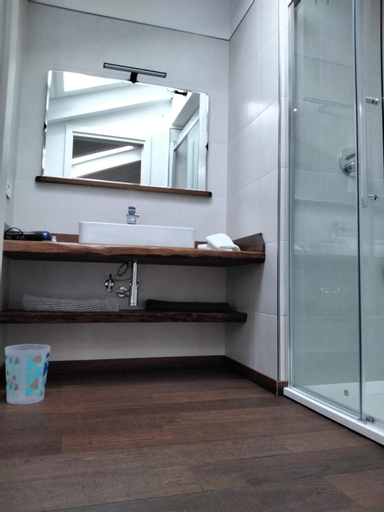 Bathroom 7