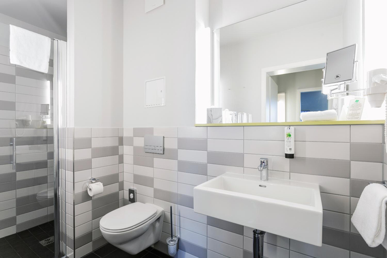 Bathroom 4, Hotel & Restaurant Michaelis, Leipzig