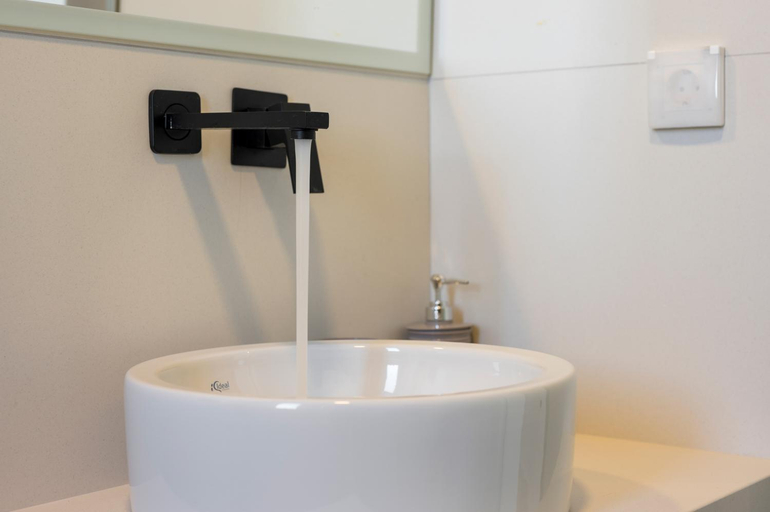 Bathroom 4, Aegean Breeze Apartments, Crete