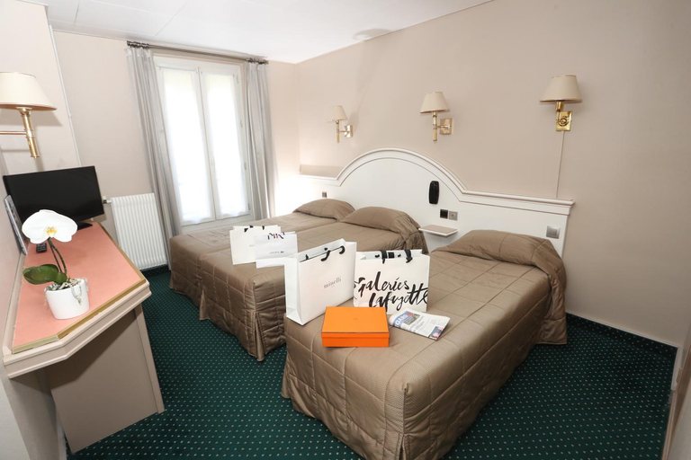 Bedroom 3, Des Arenes, Paris