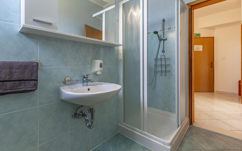Bathroom 3, Apartments with Shared Pool Rocco 1, Medulin