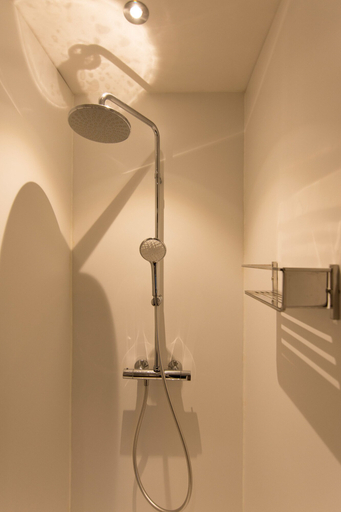 Bathroom 5, 't Oud gemeentehuis Poelkapelle, West-Vlaanderen