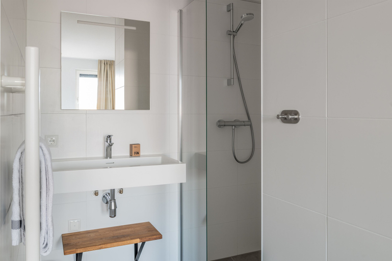 Bathroom 4, Dormio resort Nieuwvliet-Bad, Sluis