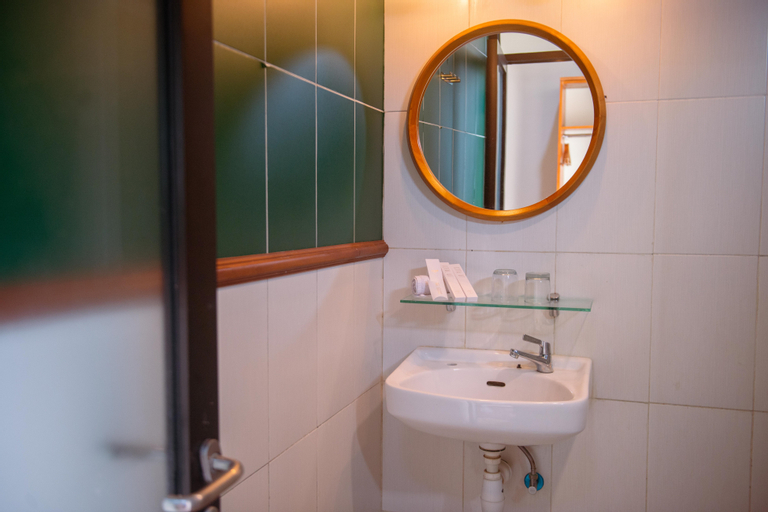 Bathroom 4