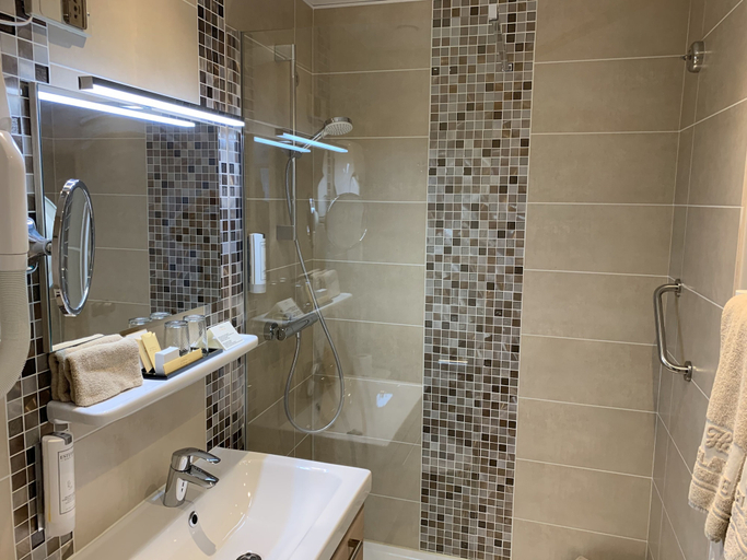 Bathroom 5, Hotel Delavigne, Paris