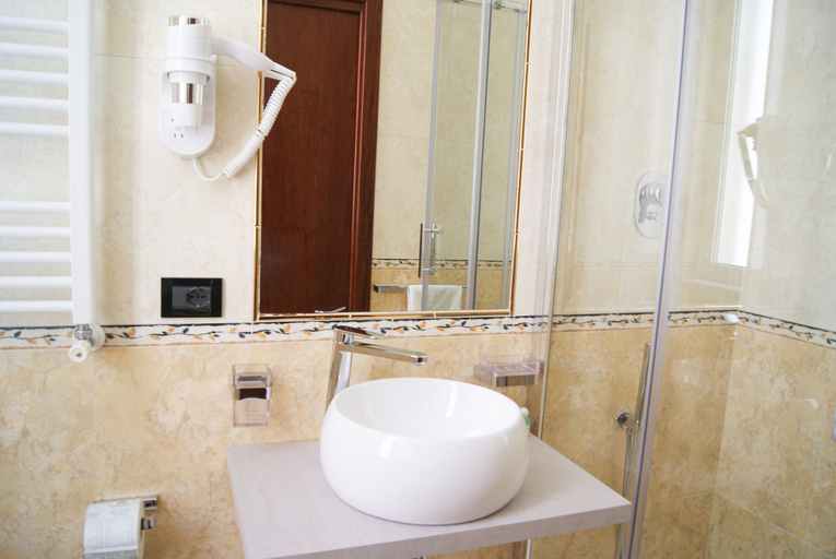 Bathroom 5, Monti 66 Hotel, Rome