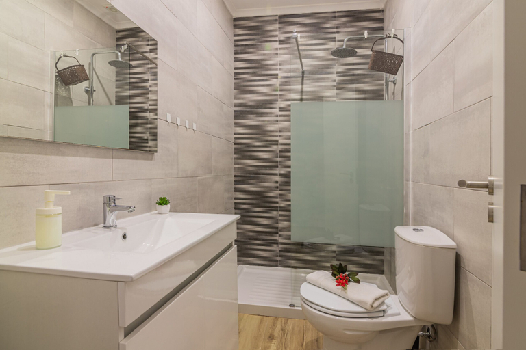 Bathroom, Olhão Typical by Homing, Olhão