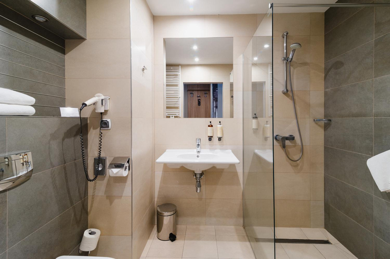 Bathroom 5, Focus Hotel Premium Elbląg, Elbląg