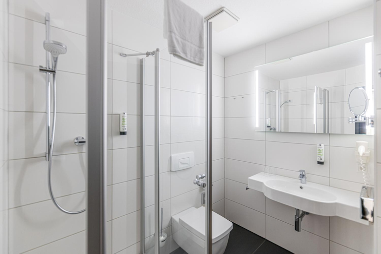 Bathroom 3, Hotel & Restaurant Michaelis, Leipzig