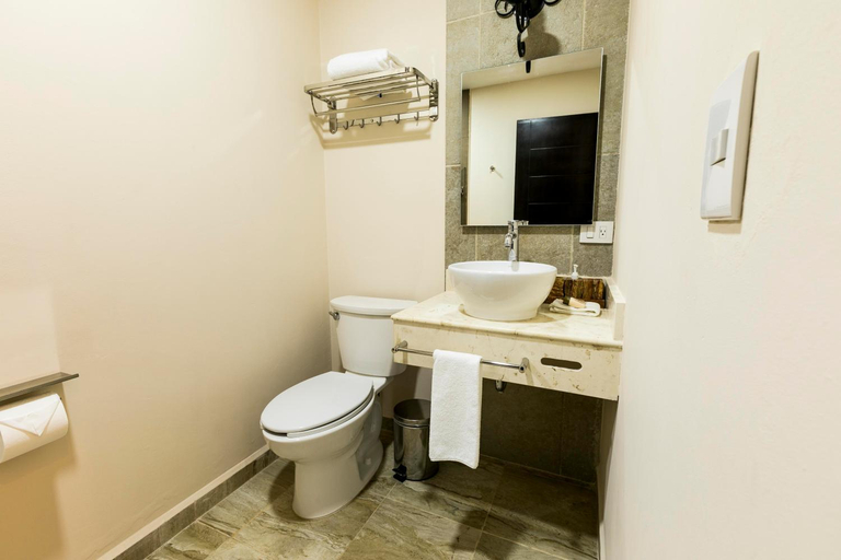 Bathroom 4, Hotel Los Frailes, Valladolid
