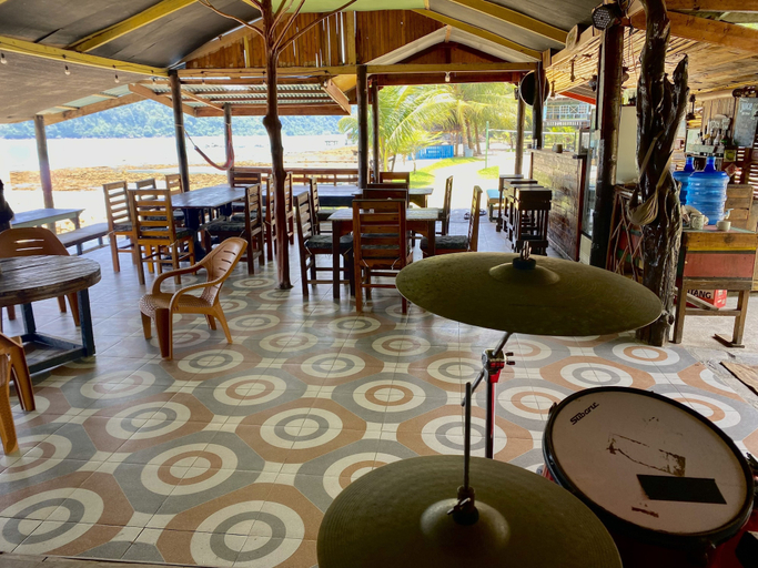 Food & Drinks 5, Rickys Beach House, Padang