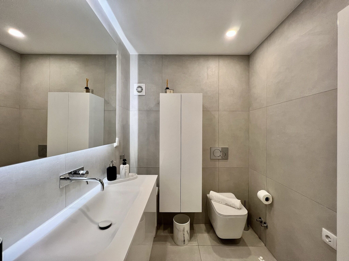 Bathroom 4, Quarteira Stylish With Pool by Homing, Loulé