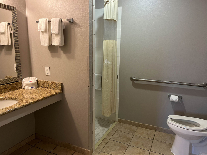 Bathroom 4, Motel 6 Junction, Texas - Llano River, Kimble