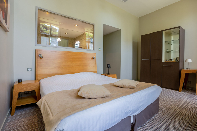 Bedroom 3, Hôtel & Spa du Château, Charente-Maritime