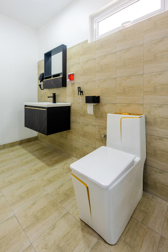 Bathroom 4, C-view Apartments, Black River