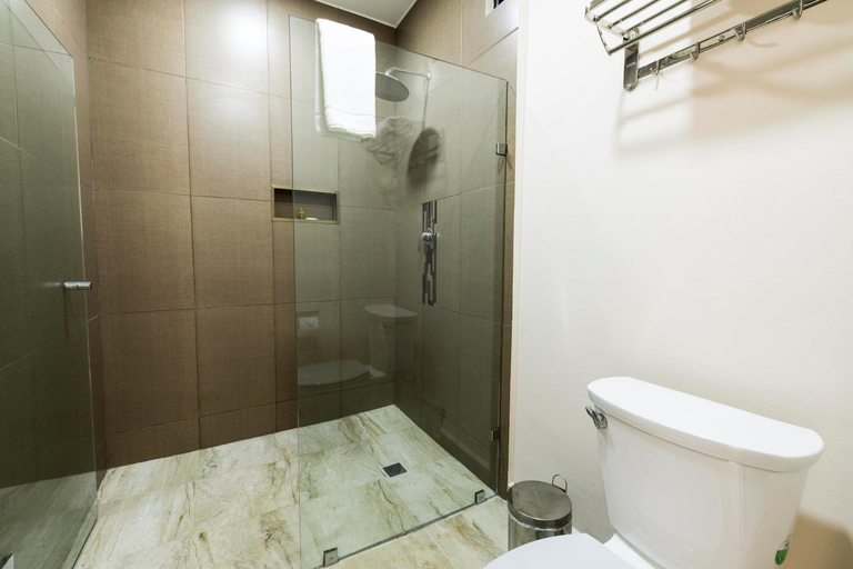 Bathroom 4, Hotel Los Frailes, Valladolid