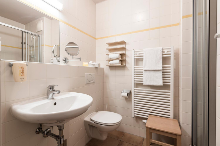 Bathroom 4, JUFA Hotel Grundlsee, Liezen