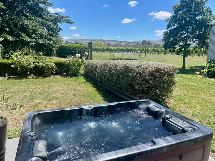 Sport & Beauty 2, Cosy Cottage in the Vines, Hurunui