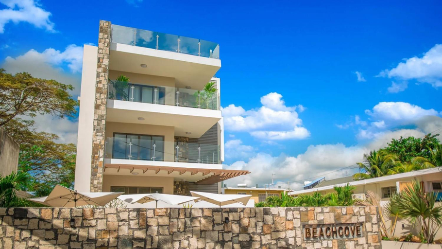 PEREYBERE -Charming 2 bedrooms apartment- WITH POOL - BEACHCOVE Apartments, North Living, APT 8