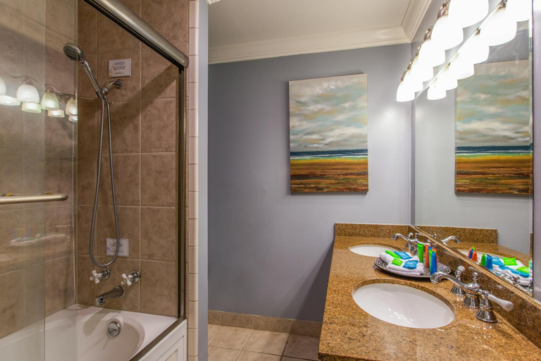 Bathroom, The Lodge at Blue Lakes Upper Lake, Lake