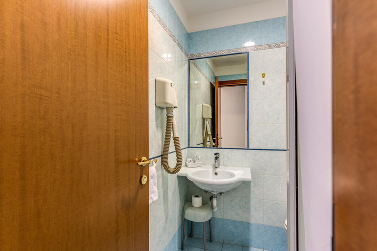 Bathroom 4, Baltik Guest House, Rome