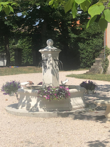 Others 2, Le manoir de la Source au bord de l'EuroVelo 6, Saône-et-Loire