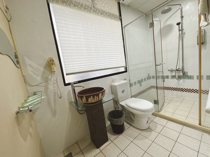 Bathroom 3, Zhi Xin Yuan, Hualien