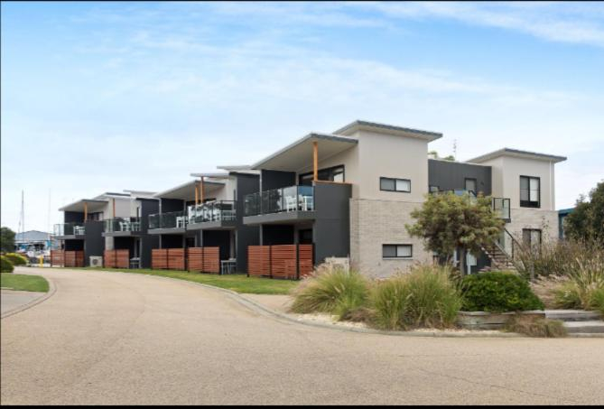 Captains Cove 1st Floor Spa Luxury Apartments - Free Netflix, E. Gippsland - Bairnsdale