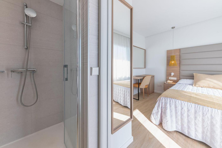 Bedroom 3, Leman, Baleares