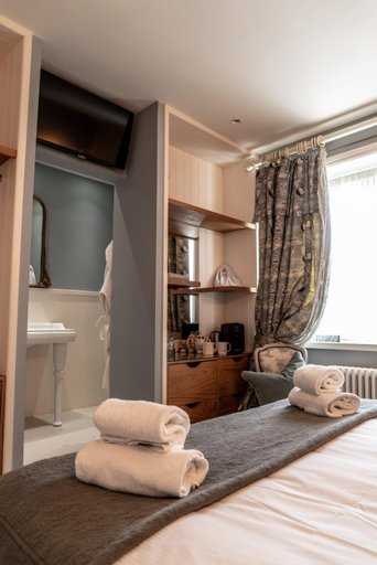 Bedroom 2, The Coach and Horses, Lancashire