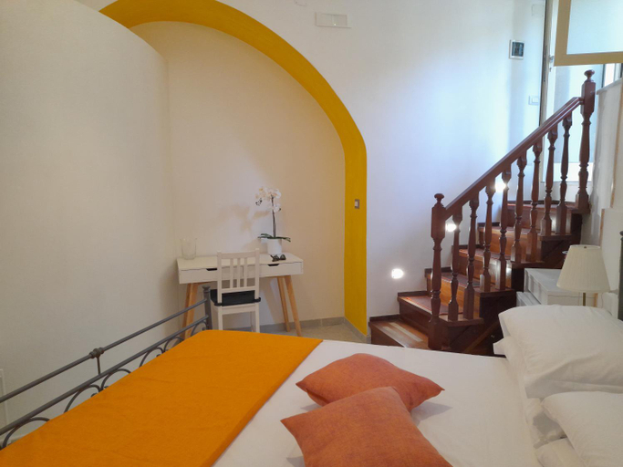 Bedroom 2, Mezza Torre B&B, Napoli