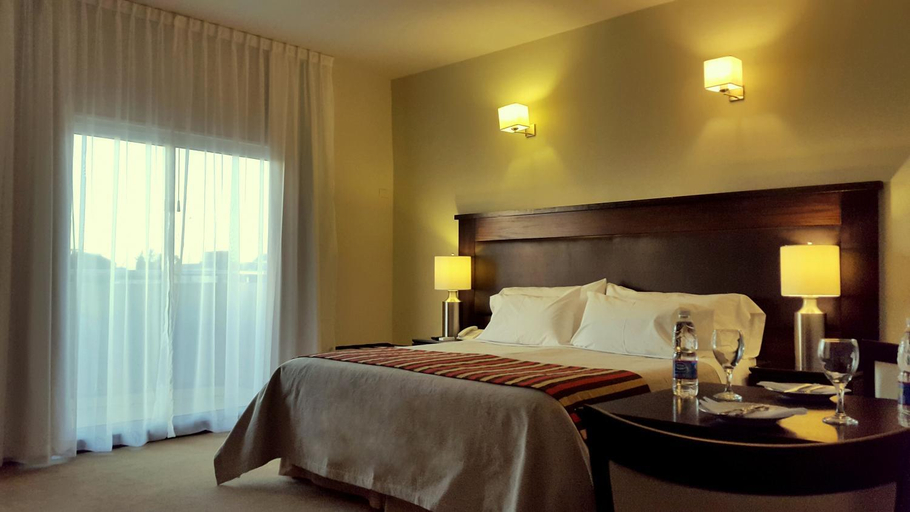 Bedroom 2, Altos, Capital
