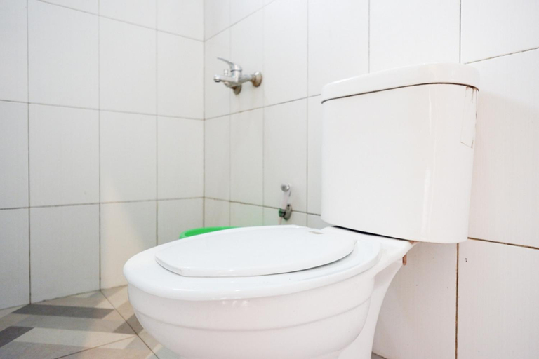 Bathroom 16