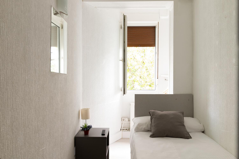 Bedroom 4, Pensión Arias, Vizcaya