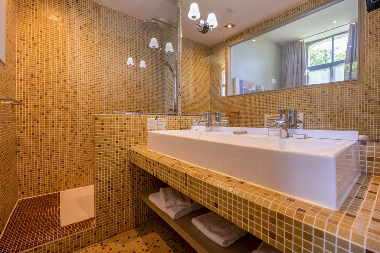 Bathroom 4, Hôtel & Spa du Château, Charente-Maritime