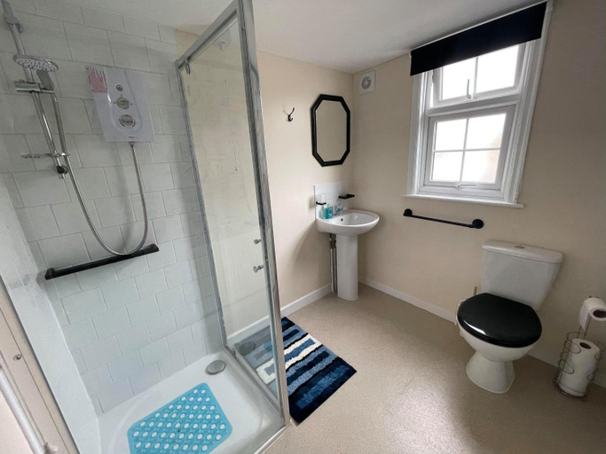 Bathroom 3, THE KINGS ARMS INN, Cornwall