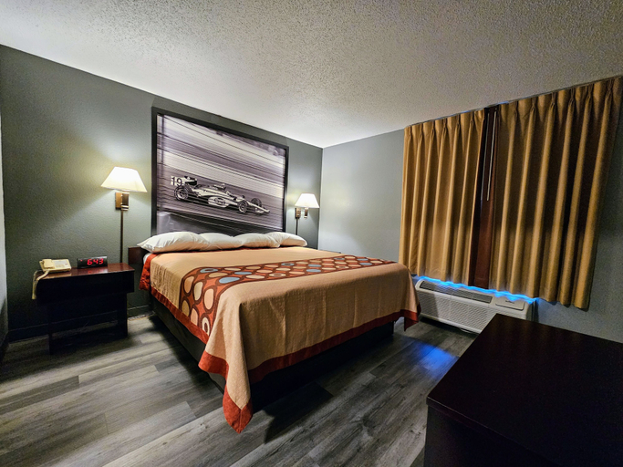 Bedroom 3, Super 8 by Wyndham Cloverdale IN, Putnam