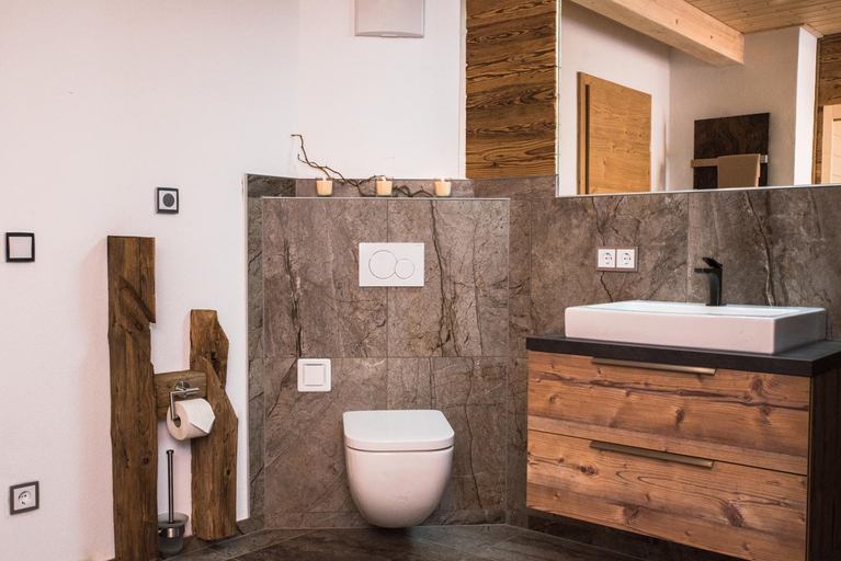 Bathroom 2, Blockhausen Luxus Chalets, Rohrbach im Mühlkreis