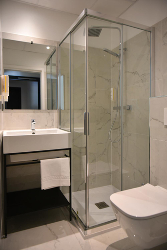 Bathroom 3, Hôtel Continental, Haute-Corse