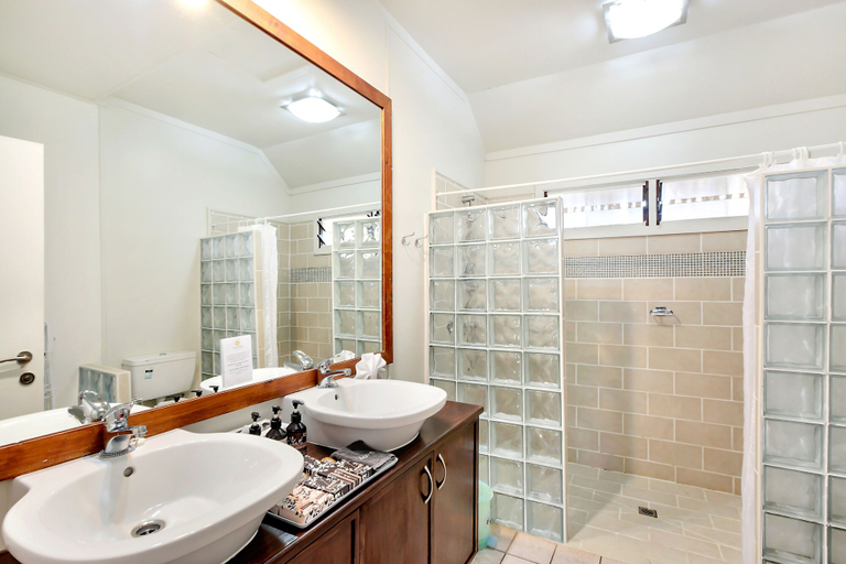 Bathroom 5, Crown Beach Resort & Spa, Rorotonga
