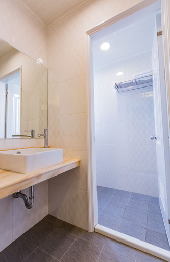 Bathroom 4, Goodluck B&B, Pingtung