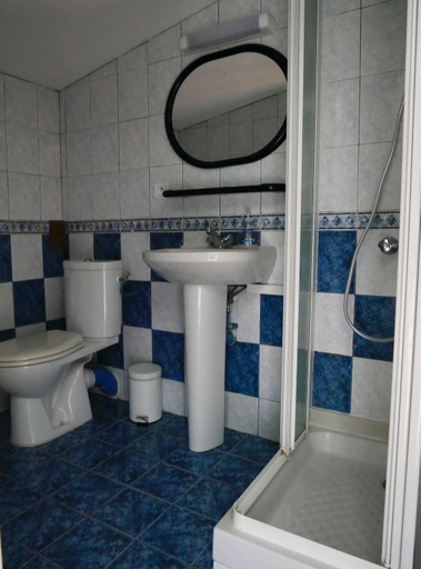 Bathroom 4, Ha Tel Restaurant Trabenia, Pyrénées-Atlantiques