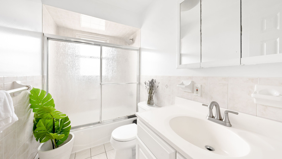 Bathroom 2, Modern Luxury Home w GameRoom & Parking, Westchester