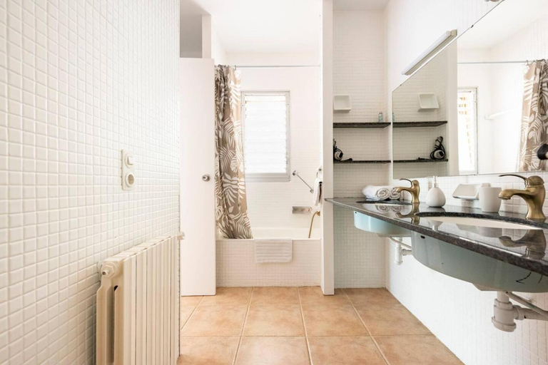 Bathroom 2, AldeaMia, Forest, mountain view, beach at 8 min, Tarragona